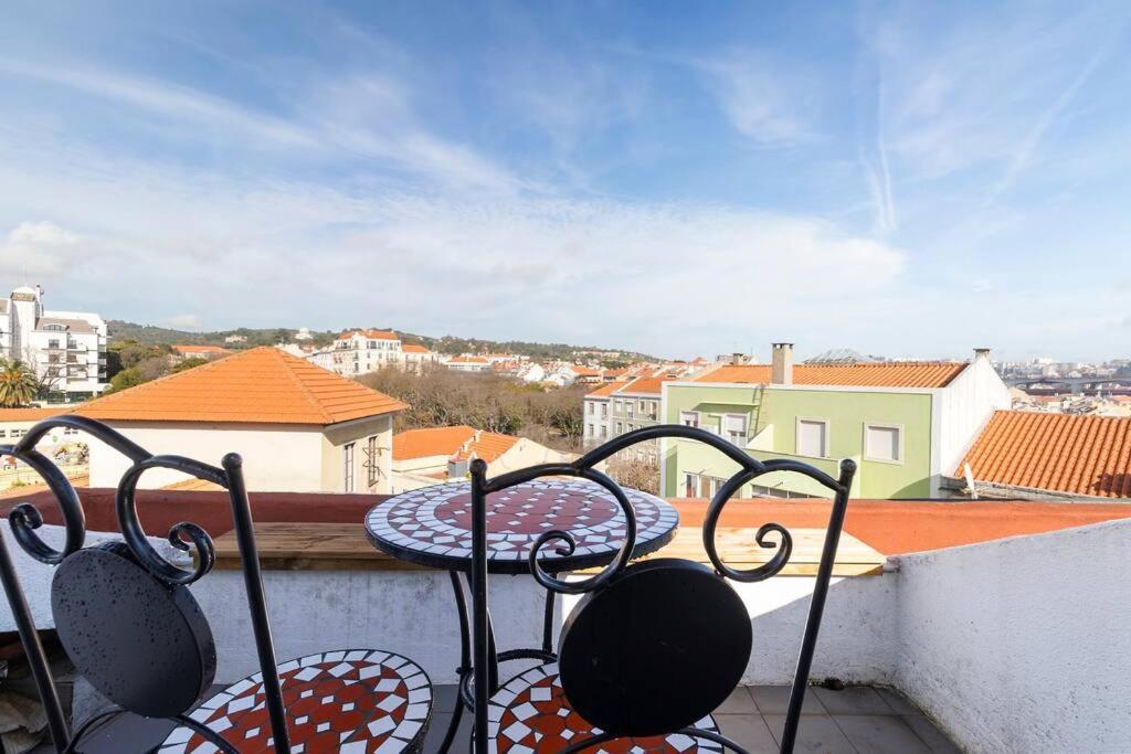 Romantic Rooftop Apart W/ River View Ac Heating Lissabon
